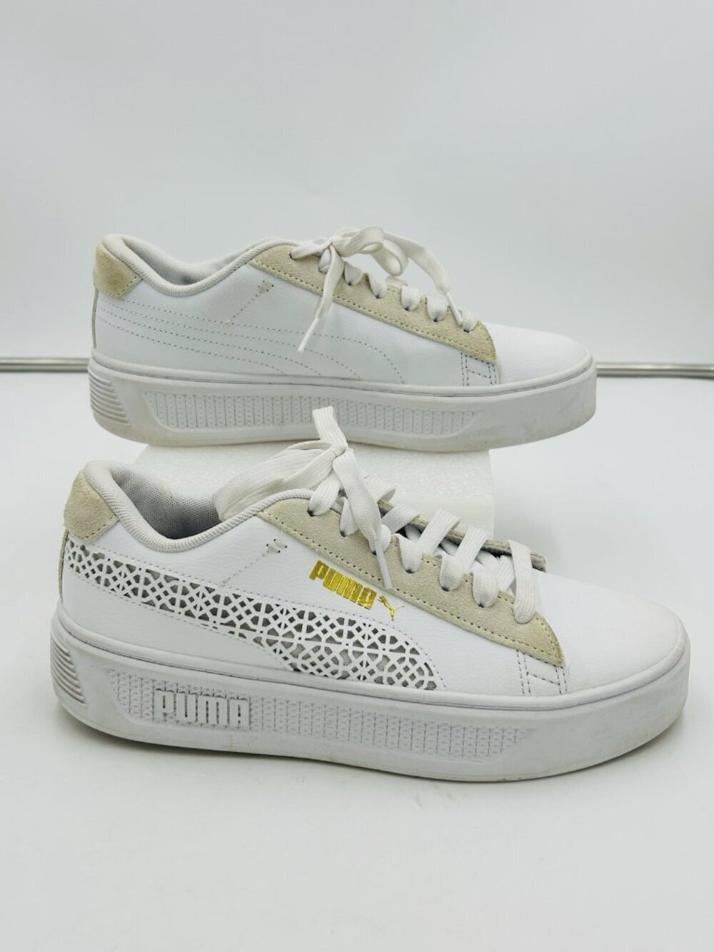 Puma Womens Smash Platform V3 Laser Cut White Sneakers Sz 8.5 Style: 403181-01